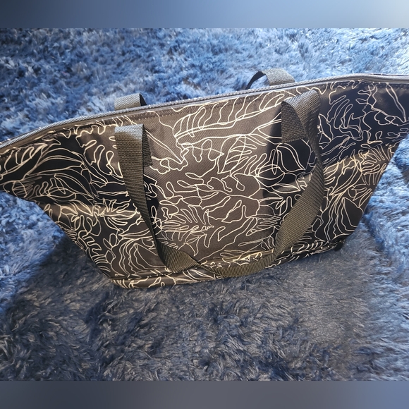 Like new Thirty one hot cold duffle bag - Picture 2 of 7